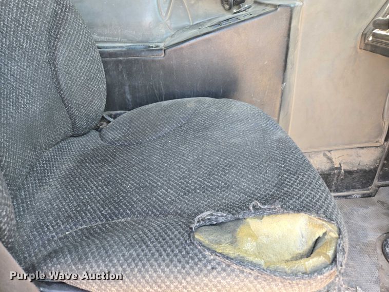 image for item EC1129 2013 Peterbilt 320 street sweeper truck