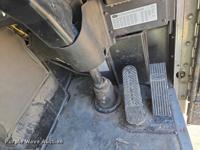 image for item EC1129 2013 Peterbilt 320 street sweeper truck