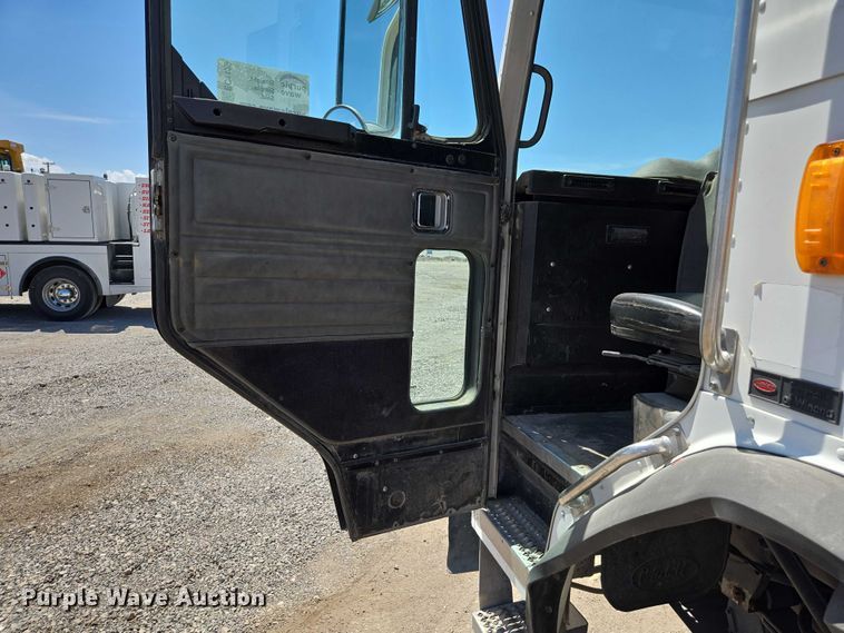 image for item EC1129 2013 Peterbilt 320 street sweeper truck