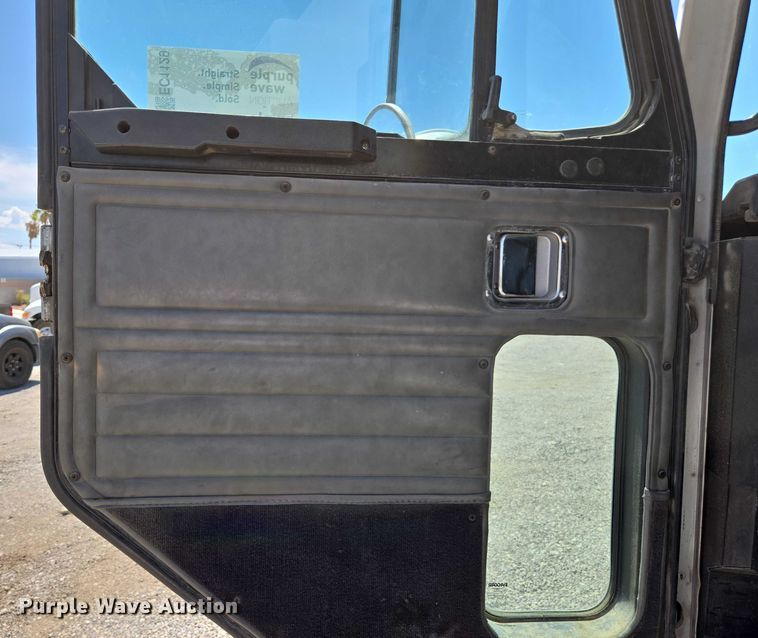 image for item EC1129 2013 Peterbilt 320 street sweeper truck