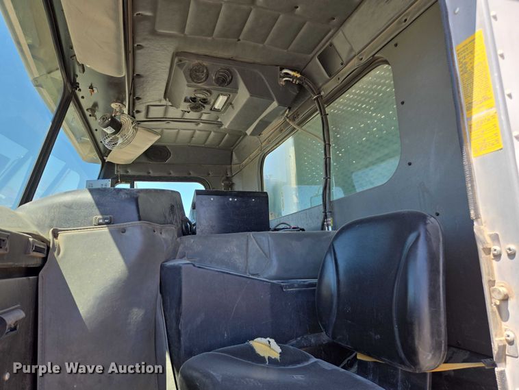 image for item EC1129 2013 Peterbilt 320 street sweeper truck