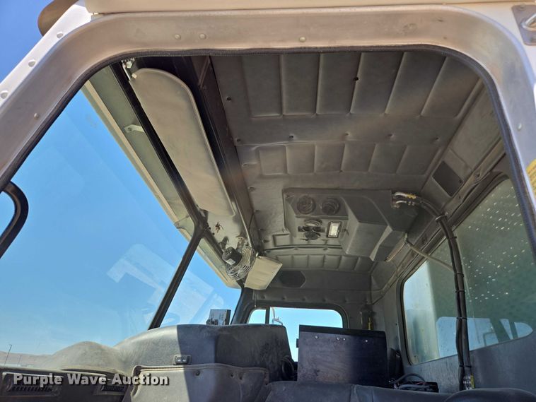 image for item EC1129 2013 Peterbilt 320 street sweeper truck