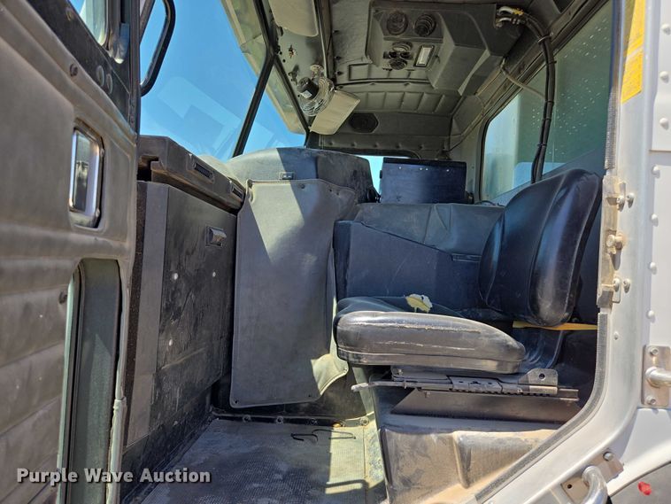 image for item EC1129 2013 Peterbilt 320 street sweeper truck