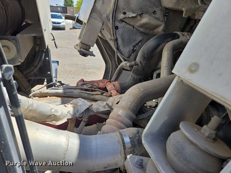 image for item EC1129 2013 Peterbilt 320 street sweeper truck