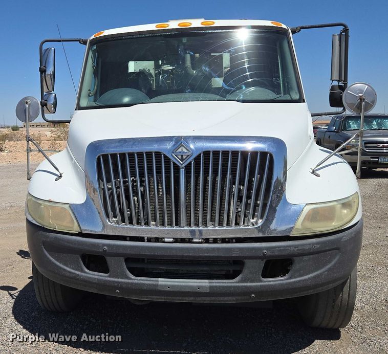 image for item EC1141 2007 International 4300 street sweeper truck