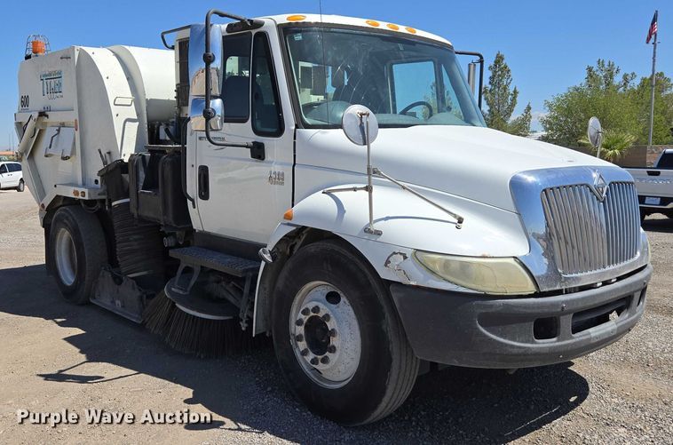 image for item EC1141 2007 International 4300 street sweeper truck