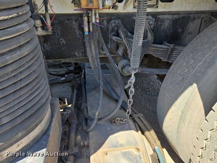 image for item EC1141 2007 International 4300 street sweeper truck