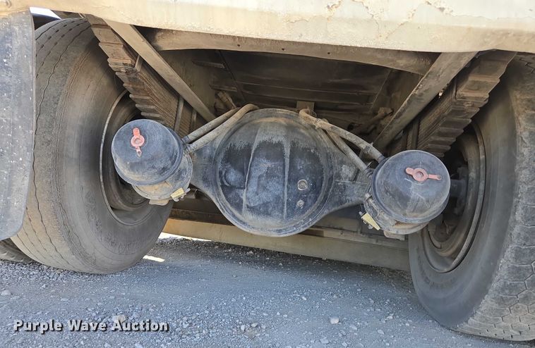 image for item EC1141 2007 International 4300 street sweeper truck