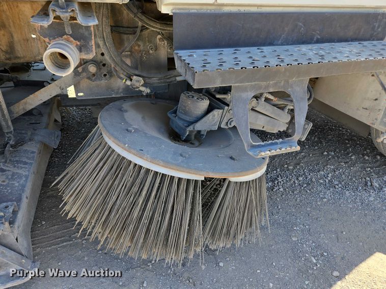 image for item EC1141 2007 International 4300 street sweeper truck