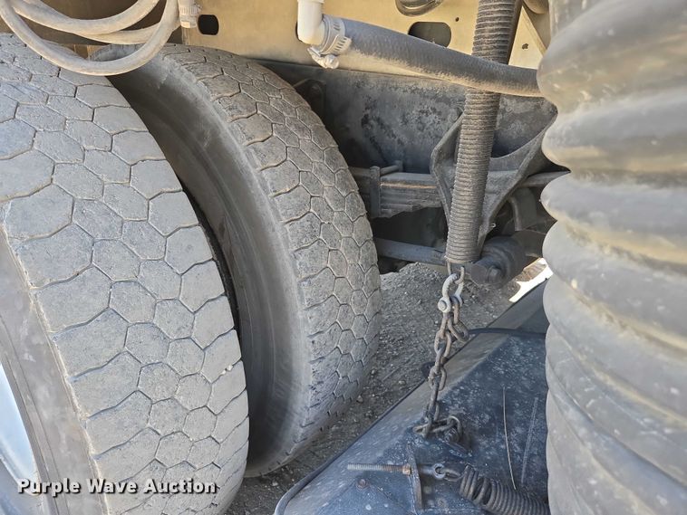 image for item EC1141 2007 International 4300 street sweeper truck