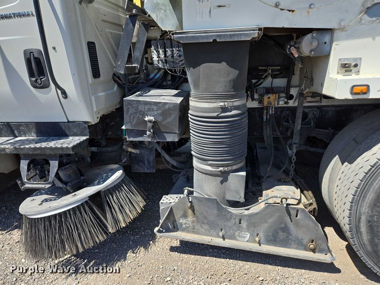 image for item EC1141 2007 International 4300 street sweeper truck