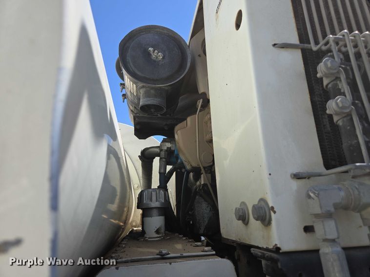 image for item EC1141 2007 International 4300 street sweeper truck