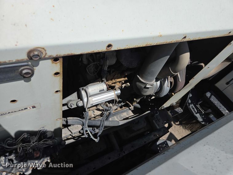 image for item EC1141 2007 International 4300 street sweeper truck