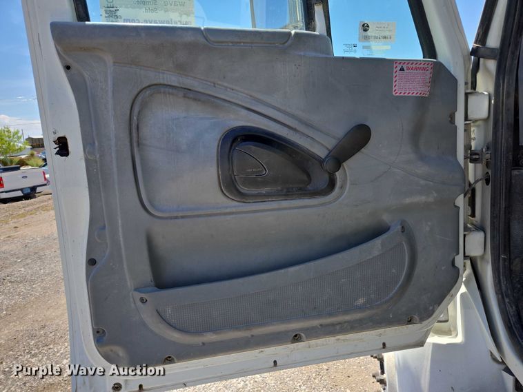 image for item EC1141 2007 International 4300 street sweeper truck