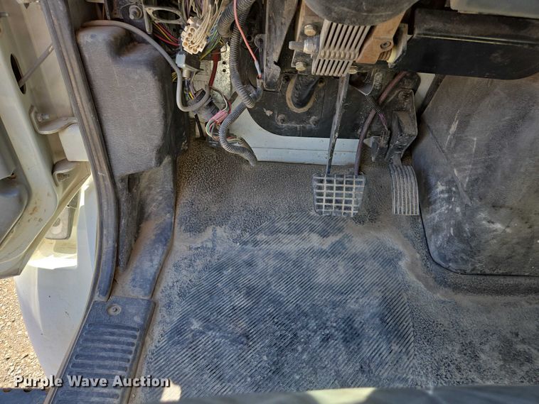 image for item EC1141 2007 International 4300 street sweeper truck