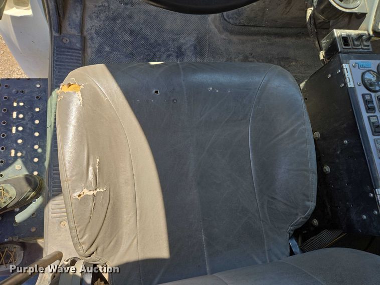 image for item EC1141 2007 International 4300 street sweeper truck