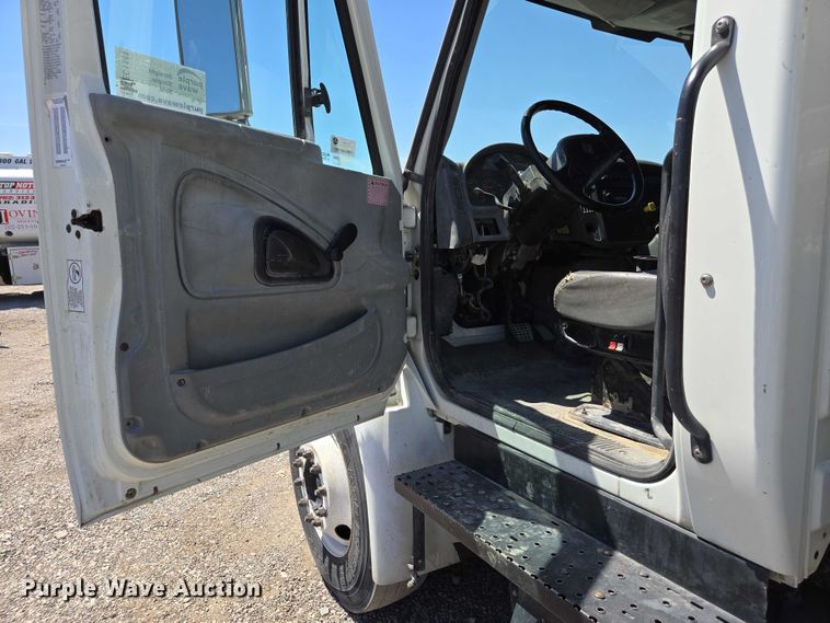 image for item EC1141 2007 International 4300 street sweeper truck