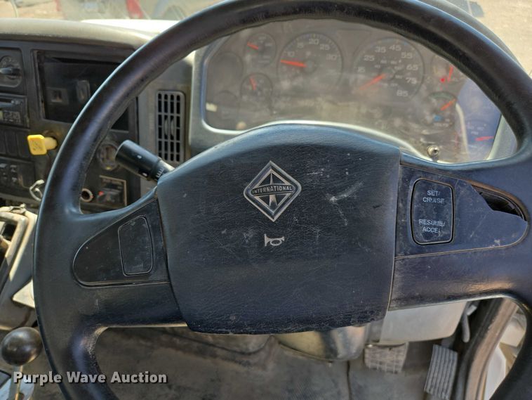 image for item EC1141 2007 International 4300 street sweeper truck