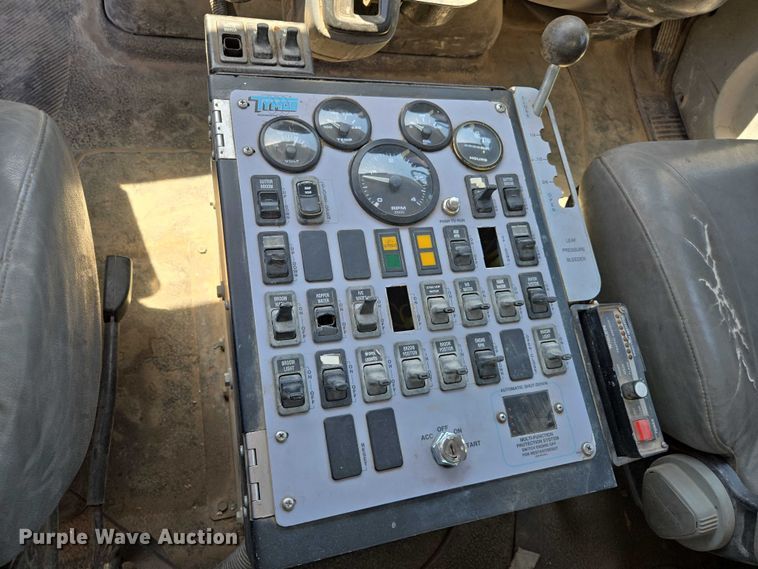 image for item EC1141 2007 International 4300 street sweeper truck