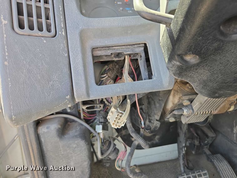 image for item EC1141 2007 International 4300 street sweeper truck