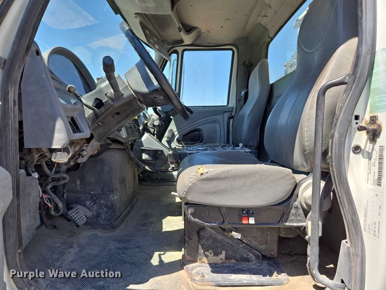 image for item EC1141 2007 International 4300 street sweeper truck