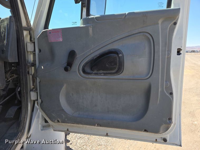 image for item EC1141 2007 International 4300 street sweeper truck