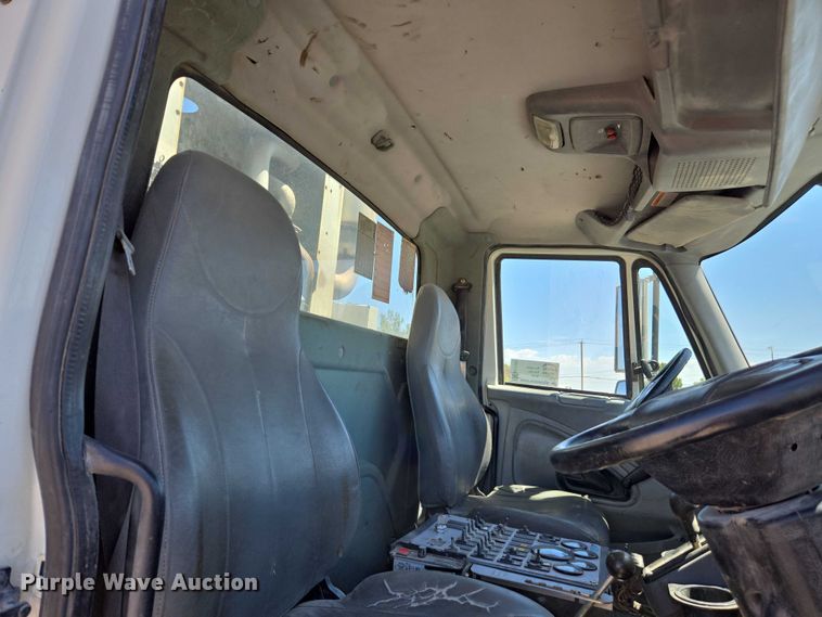 image for item EC1141 2007 International 4300 street sweeper truck