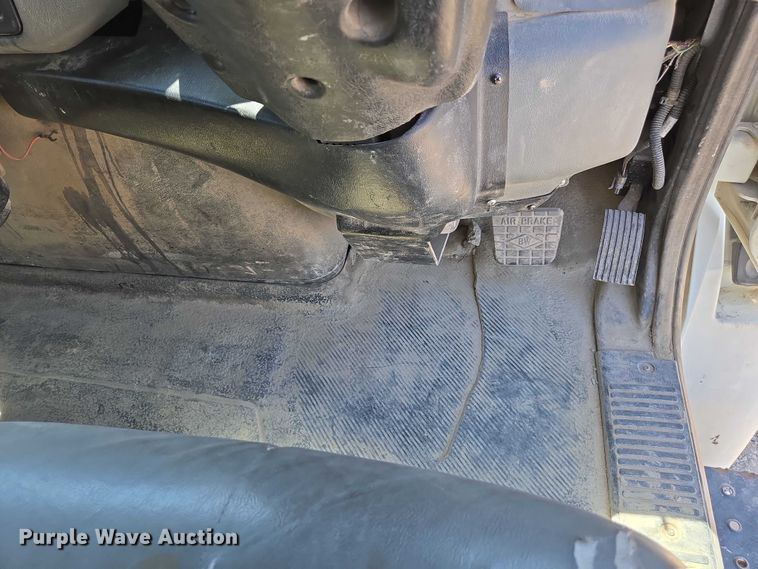 image for item EC1141 2007 International 4300 street sweeper truck