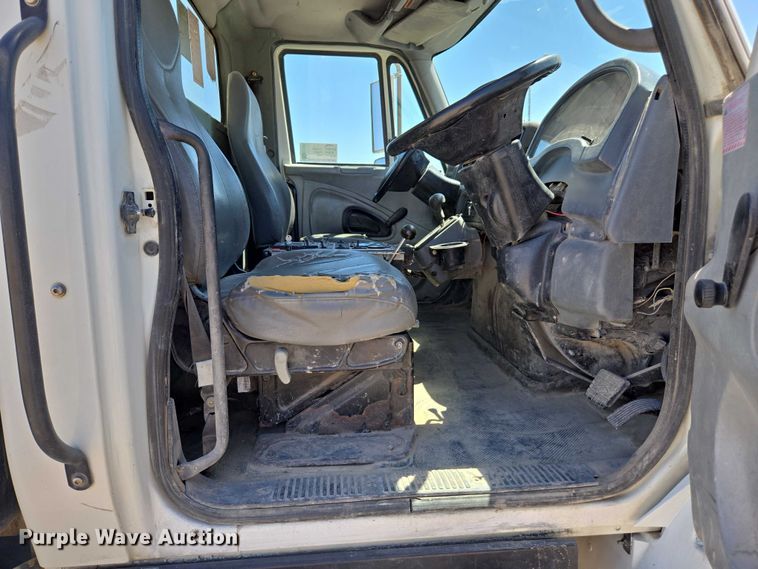 image for item EC1141 2007 International 4300 street sweeper truck