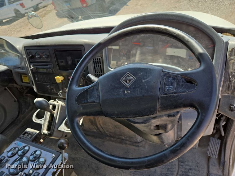 image for item EC1141 2007 International 4300 street sweeper truck