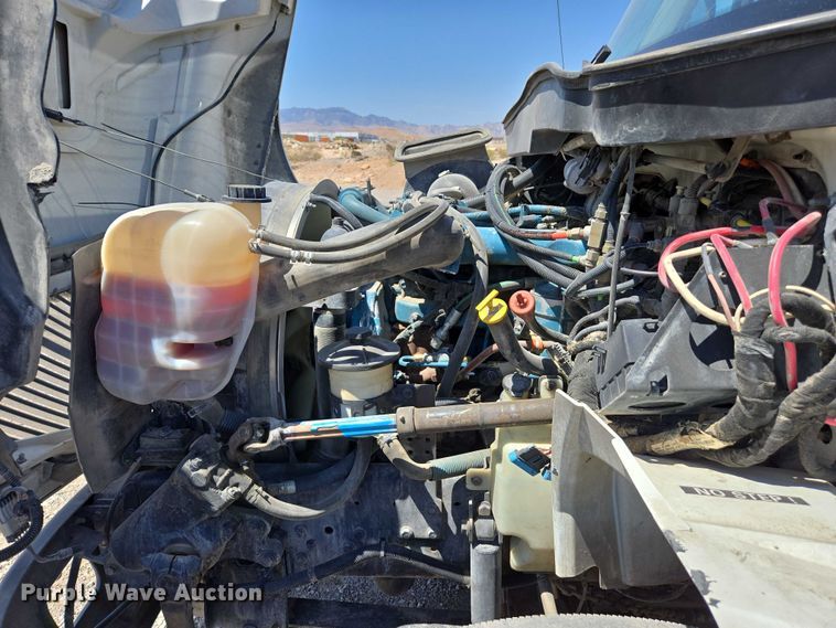 image for item EC1141 2007 International 4300 street sweeper truck