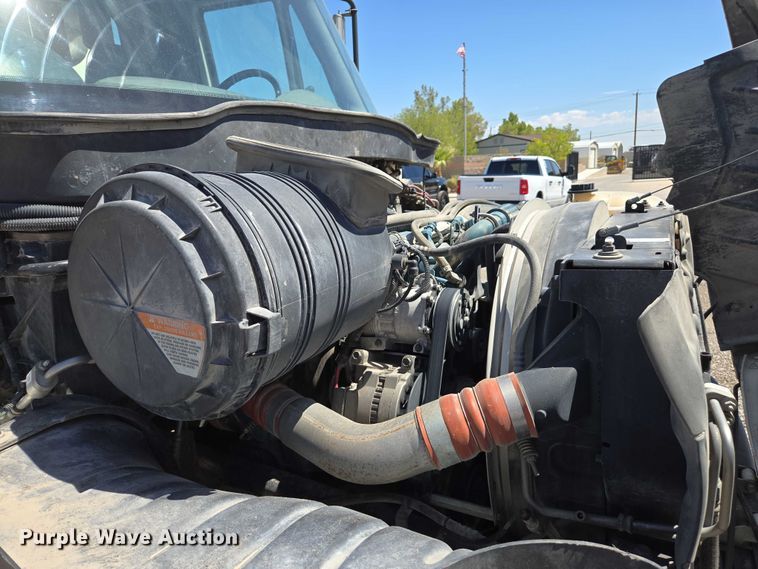 image for item EC1141 2007 International 4300 street sweeper truck