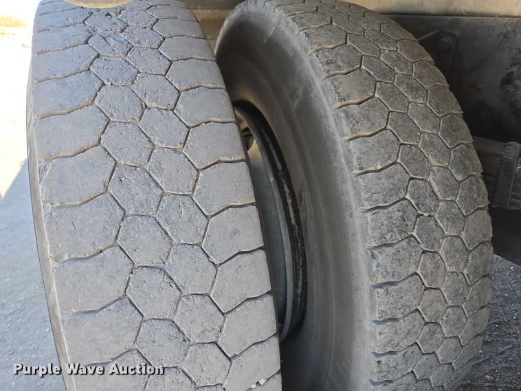 image for item EC1141 2007 International 4300 street sweeper truck