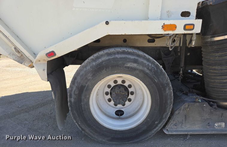 image for item EC1141 2007 International 4300 street sweeper truck