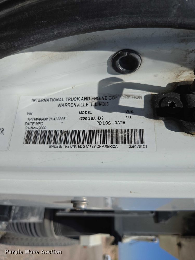 image for item EC1141 2007 International 4300 street sweeper truck