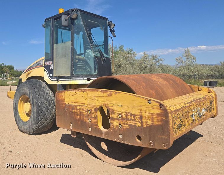 image for item EC1177 2005 Caterpillar CS-583E single drum vibratory roller