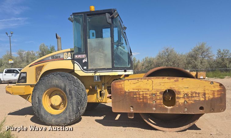 image for item EC1177 2005 Caterpillar CS-583E single drum vibratory roller