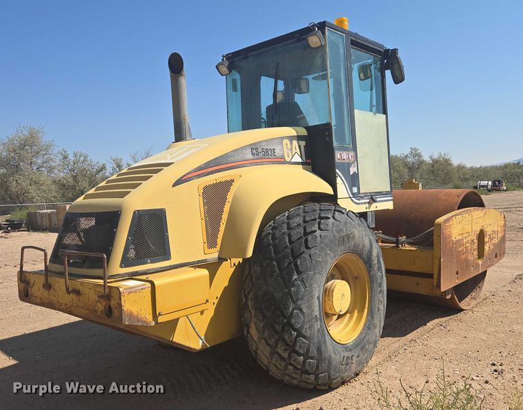 image for item EC1177 2005 Caterpillar CS-583E single drum vibratory roller