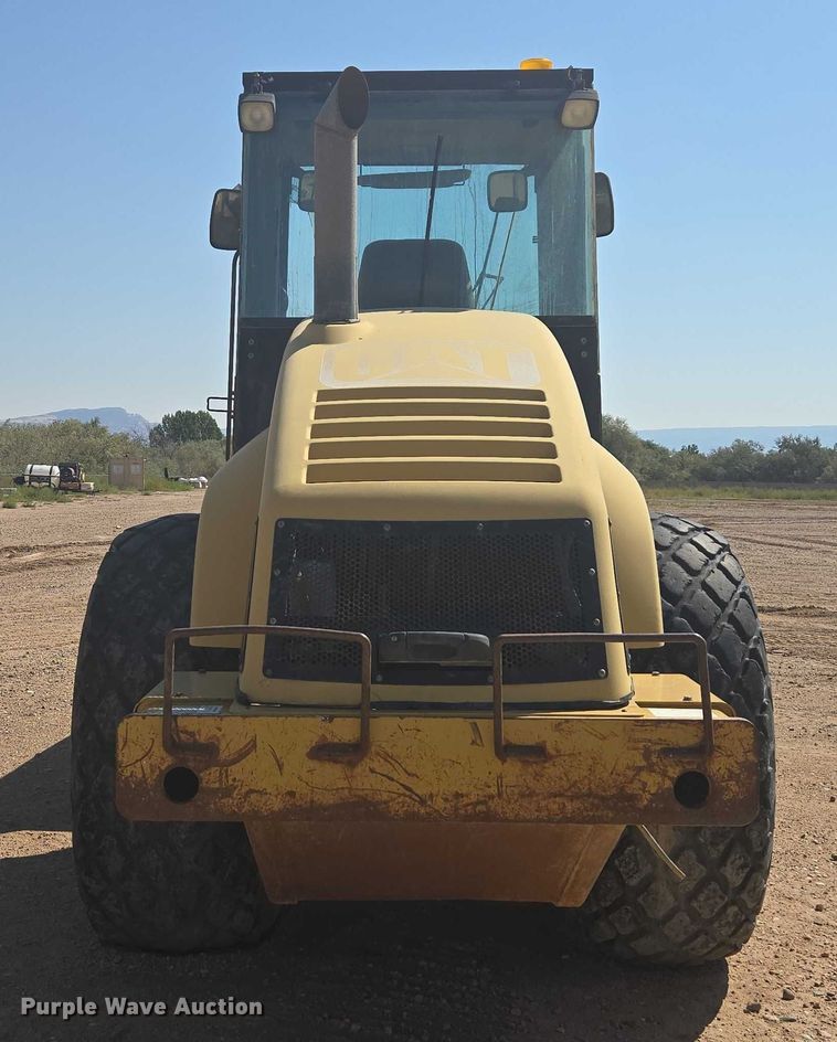 image for item EC1177 2005 Caterpillar CS-583E single drum vibratory roller