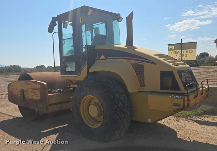 image for item EC1177 2005 Caterpillar CS-583E single drum vibratory roller