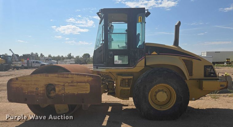 image for item EC1177 2005 Caterpillar CS-583E single drum vibratory roller