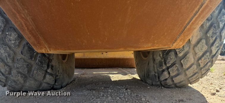 image for item EC1177 2005 Caterpillar CS-583E single drum vibratory roller