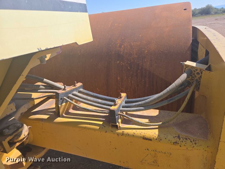 image for item EC1177 2005 Caterpillar CS-583E single drum vibratory roller