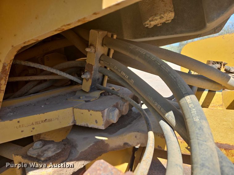 image for item EC1177 2005 Caterpillar CS-583E single drum vibratory roller