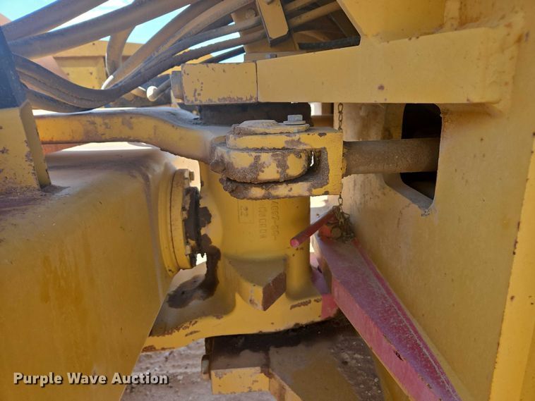 image for item EC1177 2005 Caterpillar CS-583E single drum vibratory roller