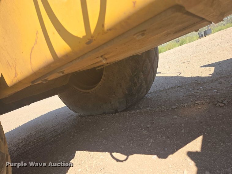 image for item EC1177 2005 Caterpillar CS-583E single drum vibratory roller