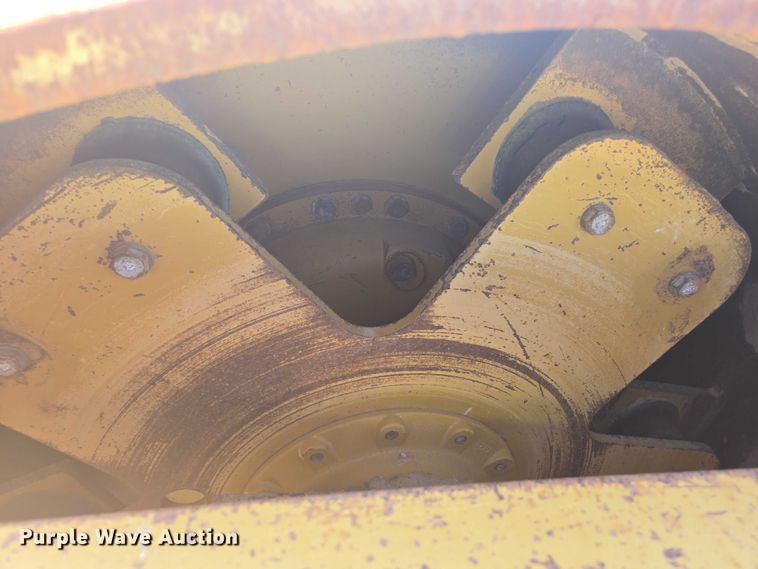 image for item EC1177 2005 Caterpillar CS-583E single drum vibratory roller