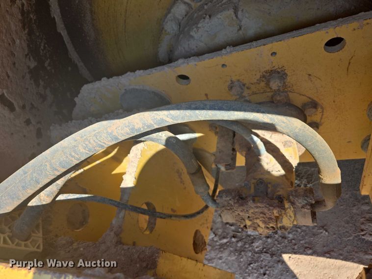 image for item EC1177 2005 Caterpillar CS-583E single drum vibratory roller