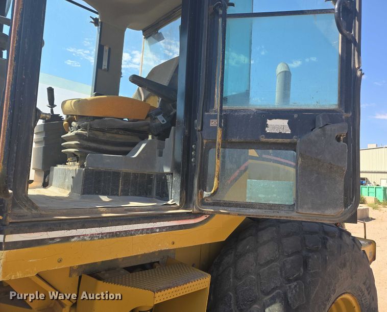 image for item EC1177 2005 Caterpillar CS-583E single drum vibratory roller