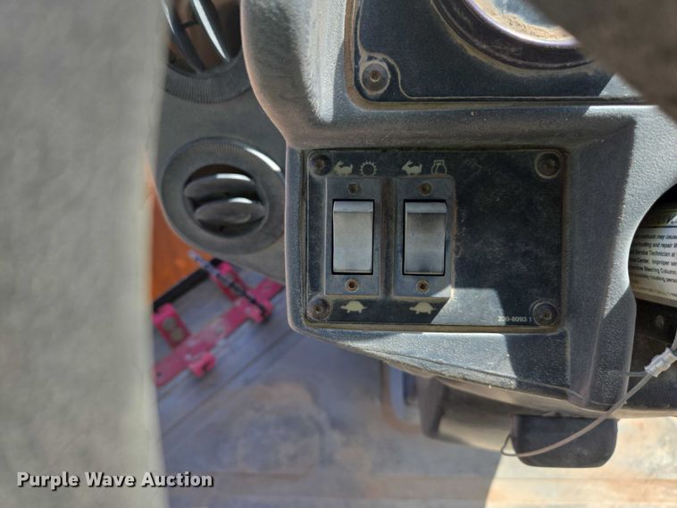 image for item EC1177 2005 Caterpillar CS-583E single drum vibratory roller